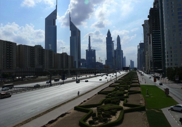 Sheikh_Zayed_Road_on_28_December_2007.jpg