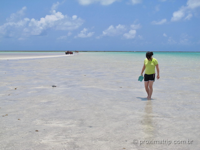 Linda praia de Antunes na maré baixa, em Maragogi