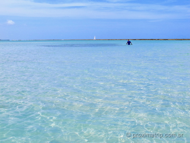 Chegando nos arrecifes, na praia de Ponta de Mangue durante a maré baixa, em Maragogi