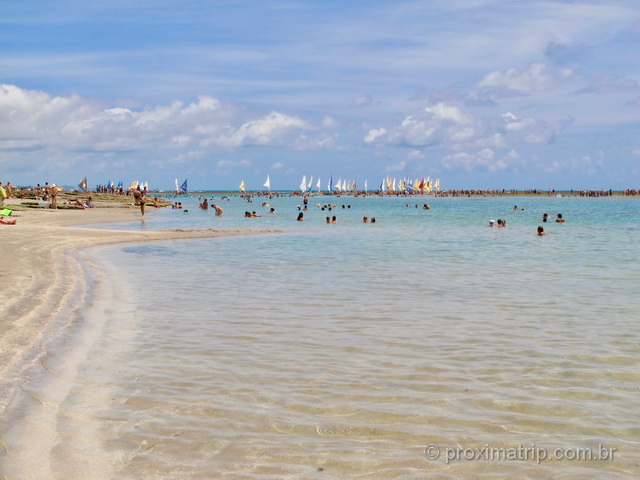 Praia de Porto de Galinhas durante a maré baixa - mar sem ondas!