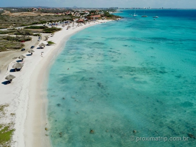 Arashi Beach vista com drone - Aruba