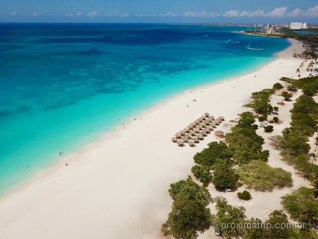 Praia Eagle Beach vista com drone - Aruba