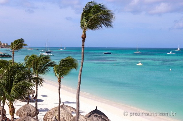 Praia de Palm Beach em Aruba