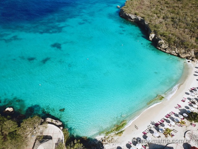 A linda praia de Kenepa Grandi, em Curaçao