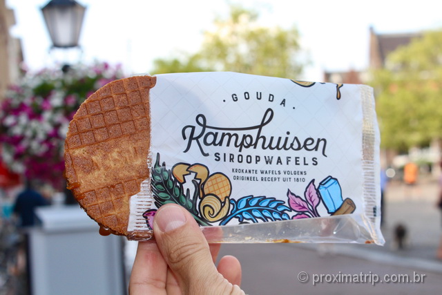 O delicioso e calórico Stroopwafel, doce cuja receita original surgiu em Gouda