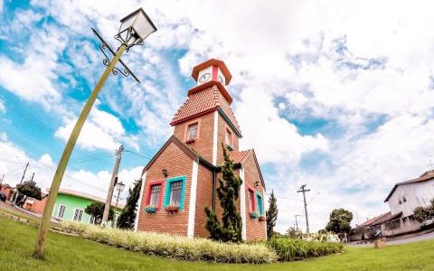 Torre relogio holambra