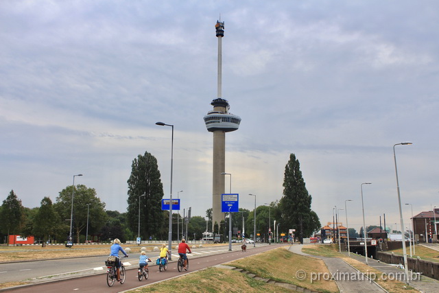 Torre Euromast em Rotterdam e as ciclovias de Rotterdam