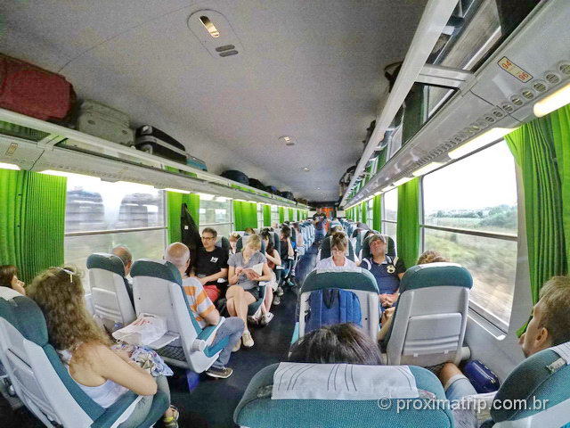 Trem IC Porto Lisboa Interior vagão espaço malas