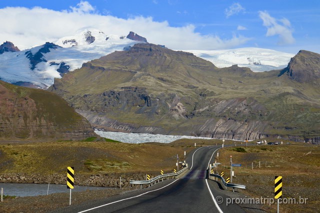 Dirigindo na Islândia: Ponte de pista única e um glaciar de fundo!