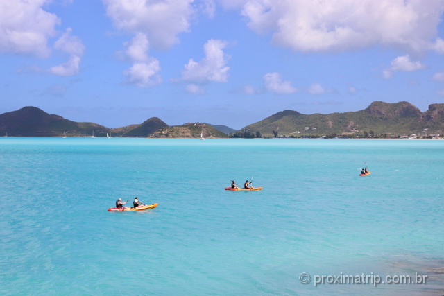 O que fazer em Antígua e Barbuda: imagine remar no caiaque com esse visual!