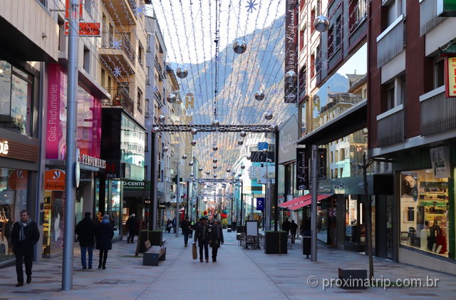 Centro de compras e restaurantes em Andorra la Vella