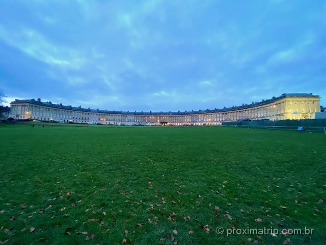 Royal Crescent em Bath - panorâmica com iPhone11