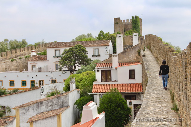 muralha sem corrimão em Óbidos