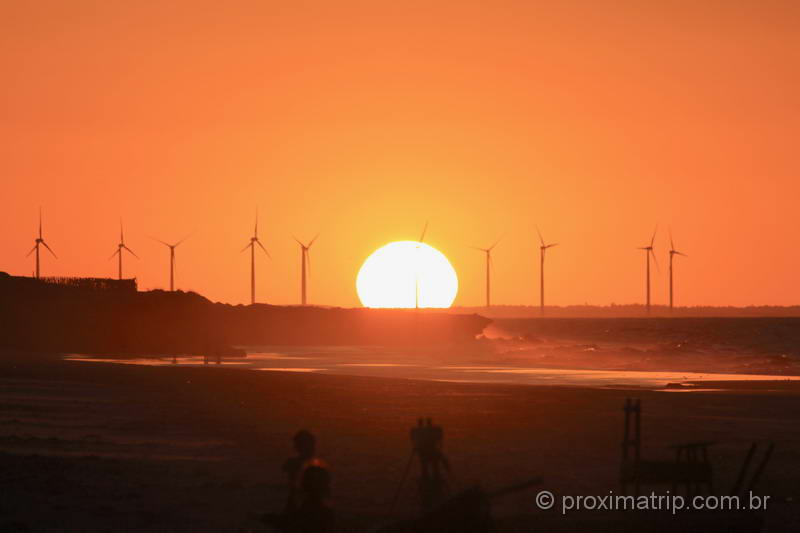 Um espetáculo de pôr do sol em Fortim