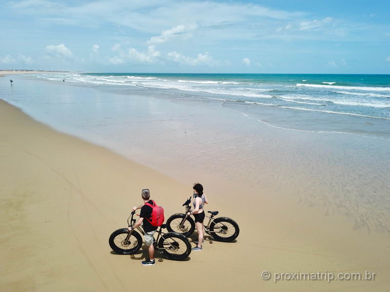 Praia da Taíba: um passeio de bike 