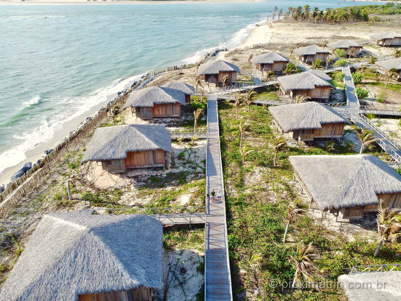 vista com drone dos Bangalôs do Jaguaribe Lodge & Kite