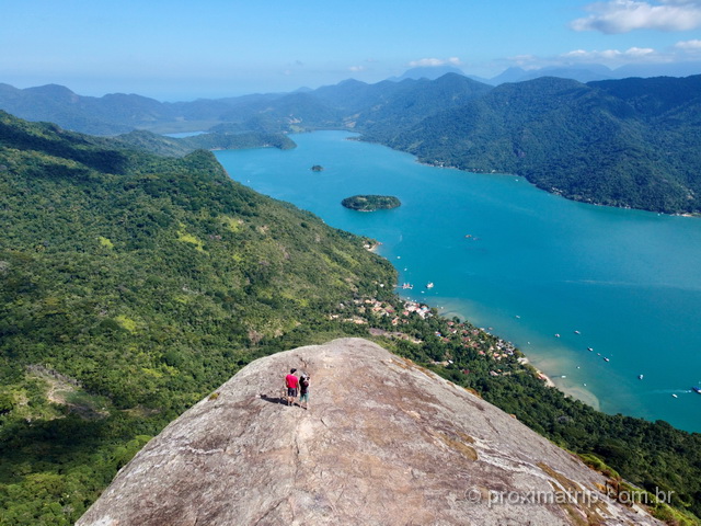 A vista deslumbrante no topo do Pico do Pão de Açúcar, Saco do Mamanguá