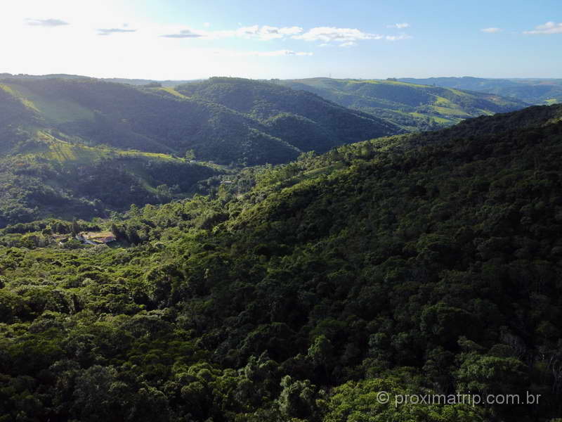 Vista de drone das paisagens de Piedade, na Pousada Ronco do Bugio
