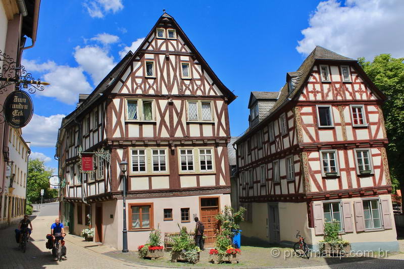 Turismo na Alemanha mais tradicional: Limburg an der Lahn tem arquitetura em enxaimel e importante patrimônio histórico medieval