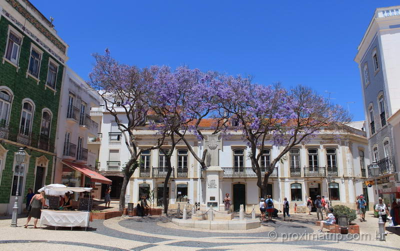 A cidade de Lagos, uma das mais importantes da região do Algarve, em Portugal
