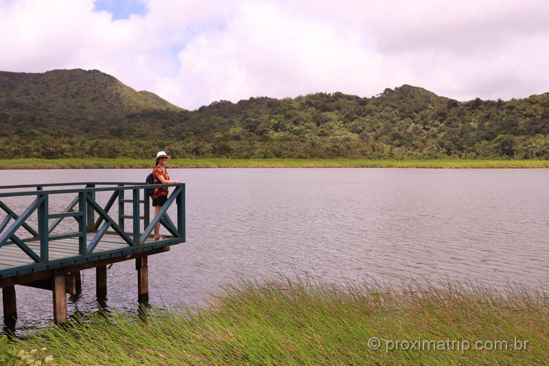 Lago sobre cratera de vulcão extinto, o Grand Etang Lake