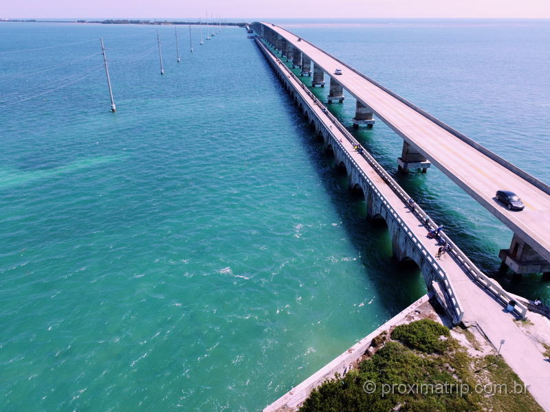 A rodovia Overseas Highway (US - 1), começa em Key West e passa por todas as Florida Keys. Atravessando diversos estados americanos, seu final fica no Maine, quase na divisa com o Canadá.