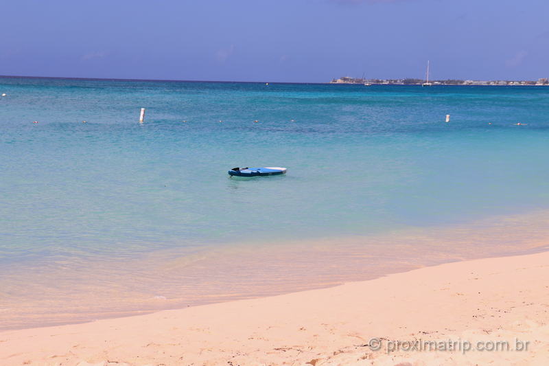 O que fazer nas Ilhas Cayman: conhecer a Seven Mile Beach não pode faltar na viagem!